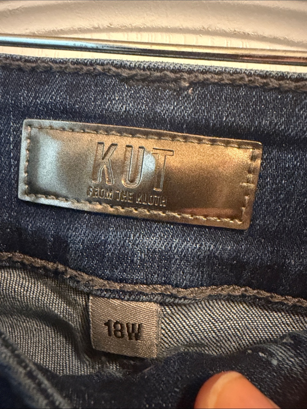 Kut from the Kloth Natalie High Rise SHORT LENGTH - Picture 2 of 8